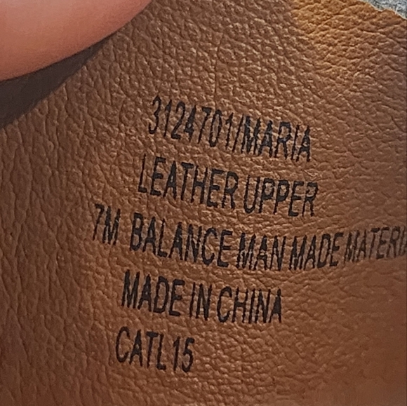 Euro Soft by Soft black leather heeled Strappy Sandals size 7M - Picture 3 of 11